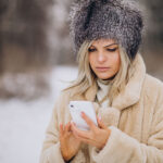 Jak dbać o baterię w iPhonie zimą?